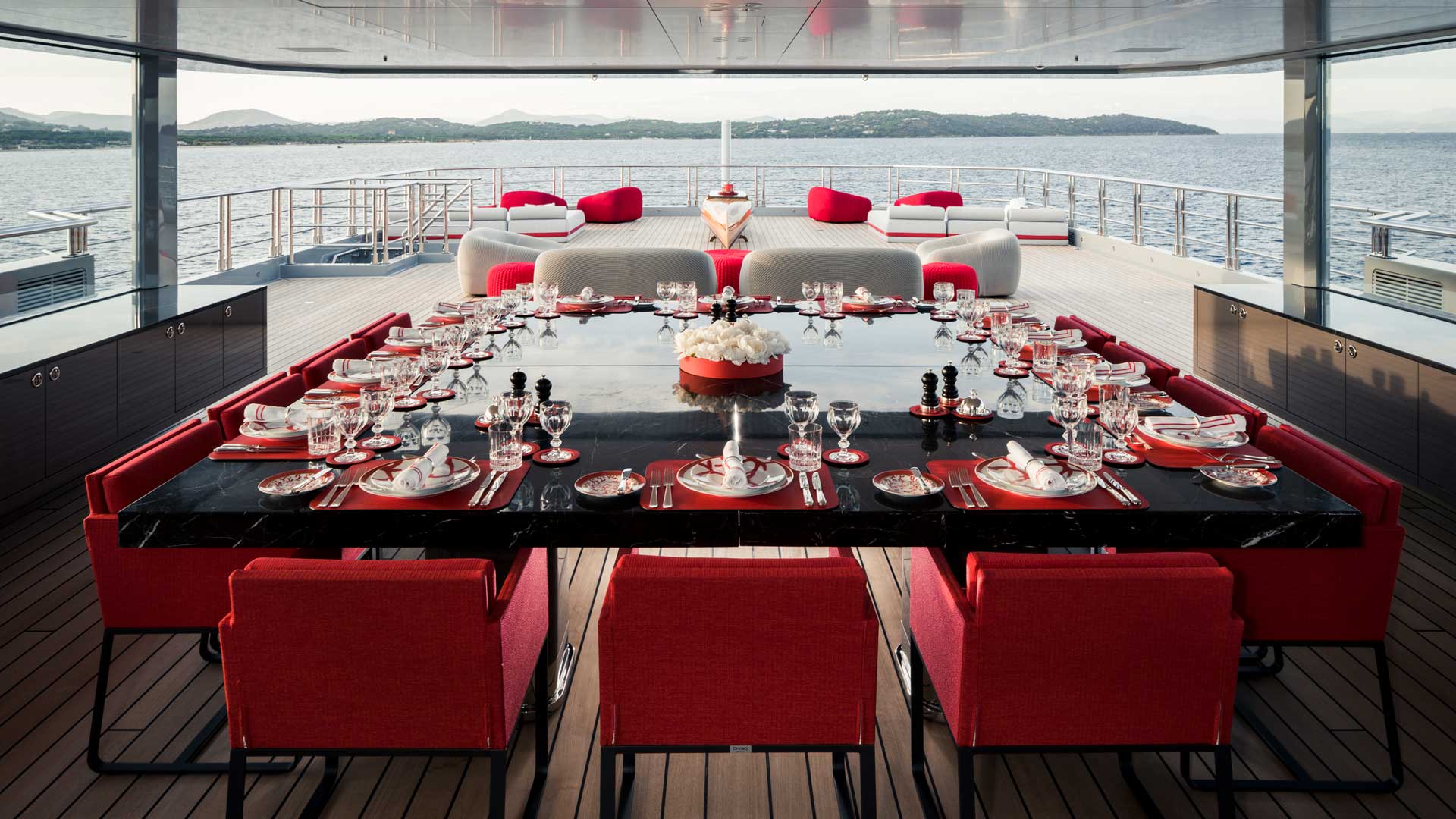 EYOS Expeditions | BOLD Yacht Interiors | On board dining