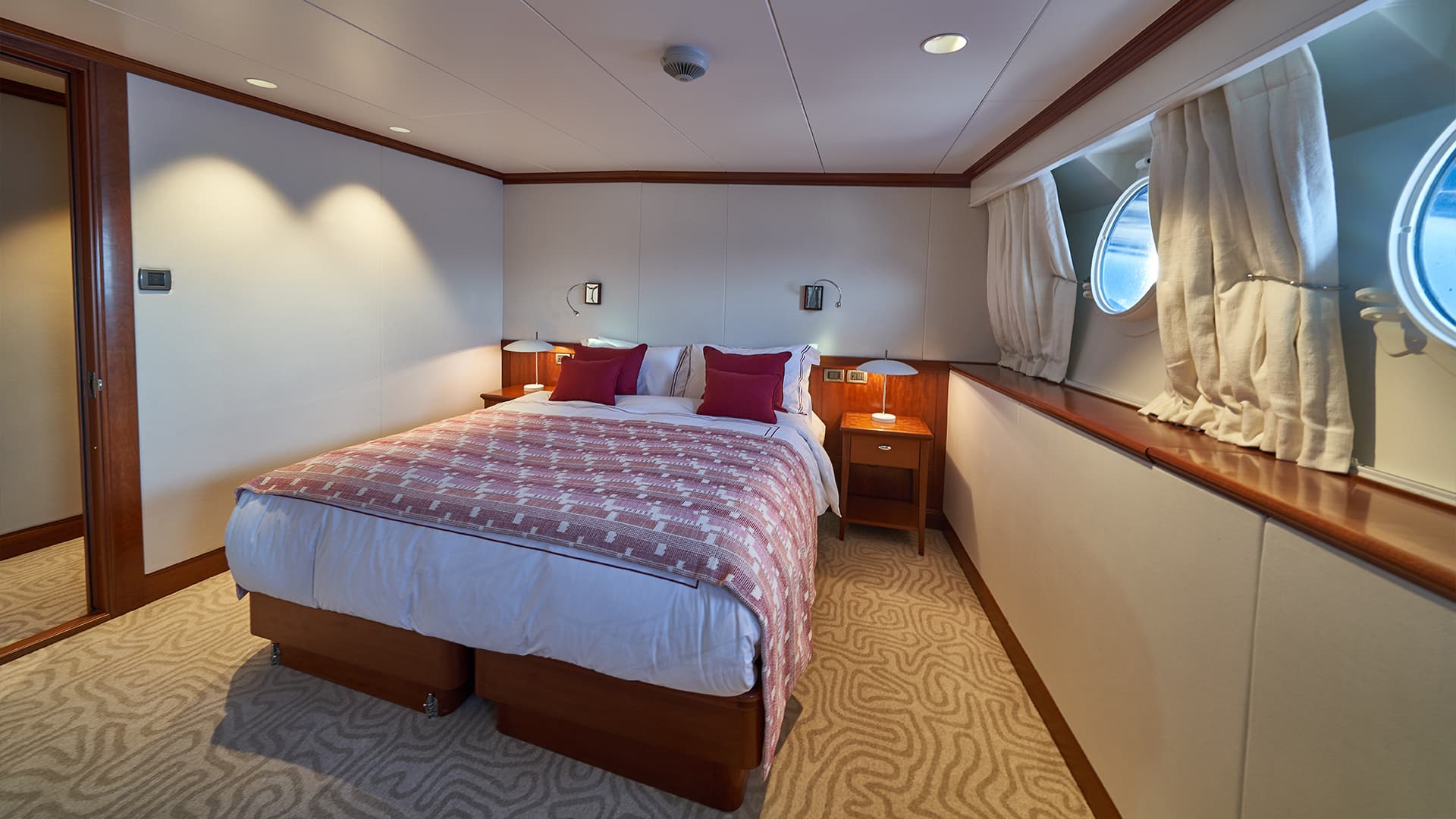 Asteria Expedition Yacht | Interior