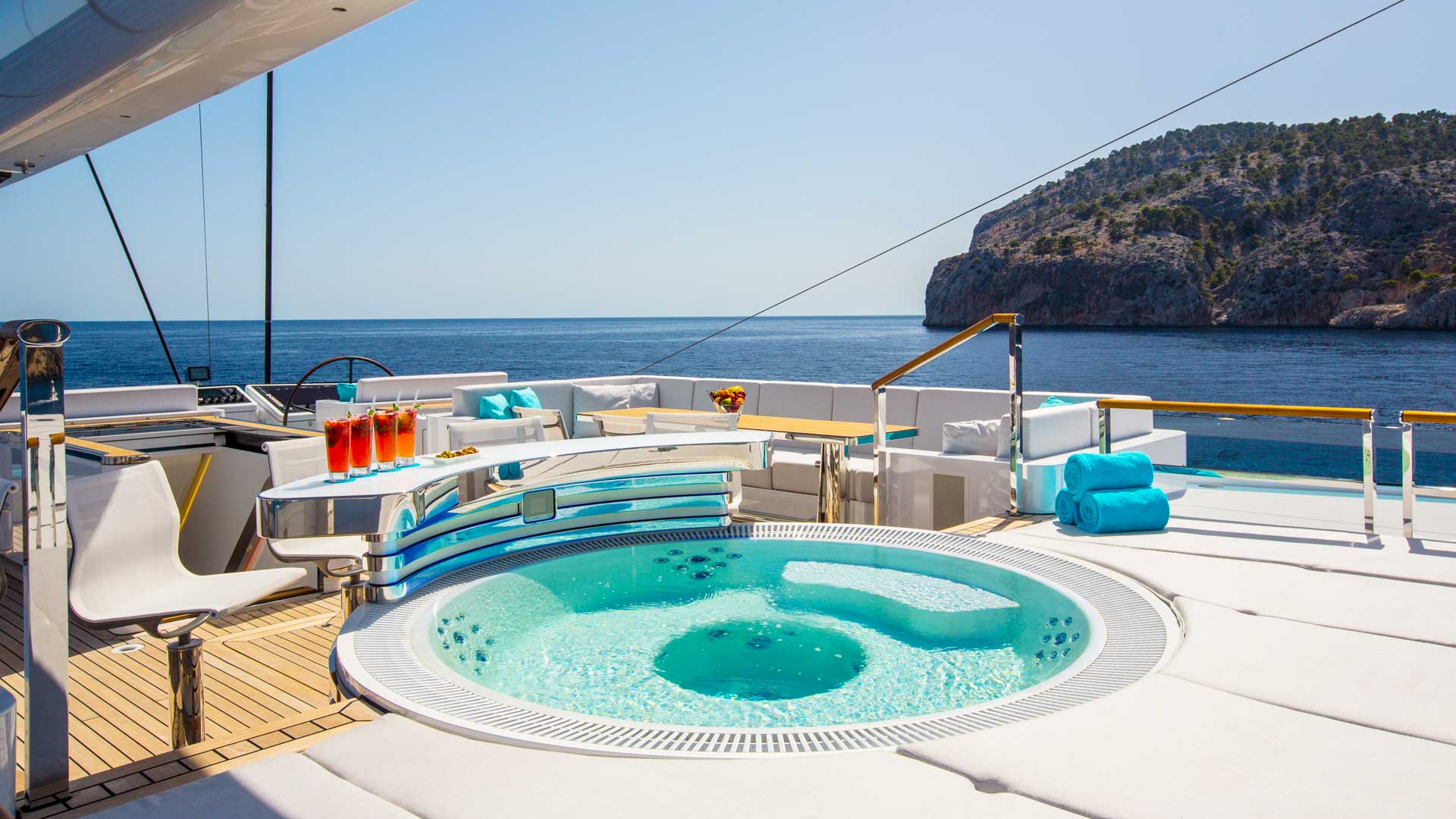 Expedition SuperYacht Aquijo | On Deck Jacuzzi