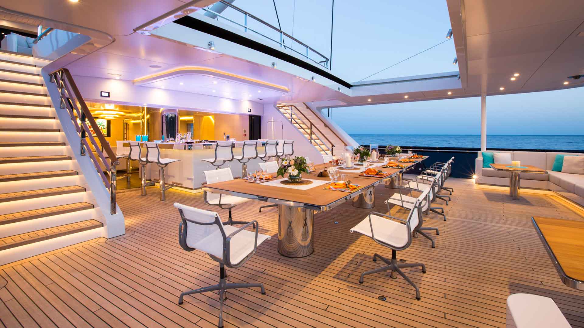 Expedition SuperYacht Aquijo | On Deck Dining