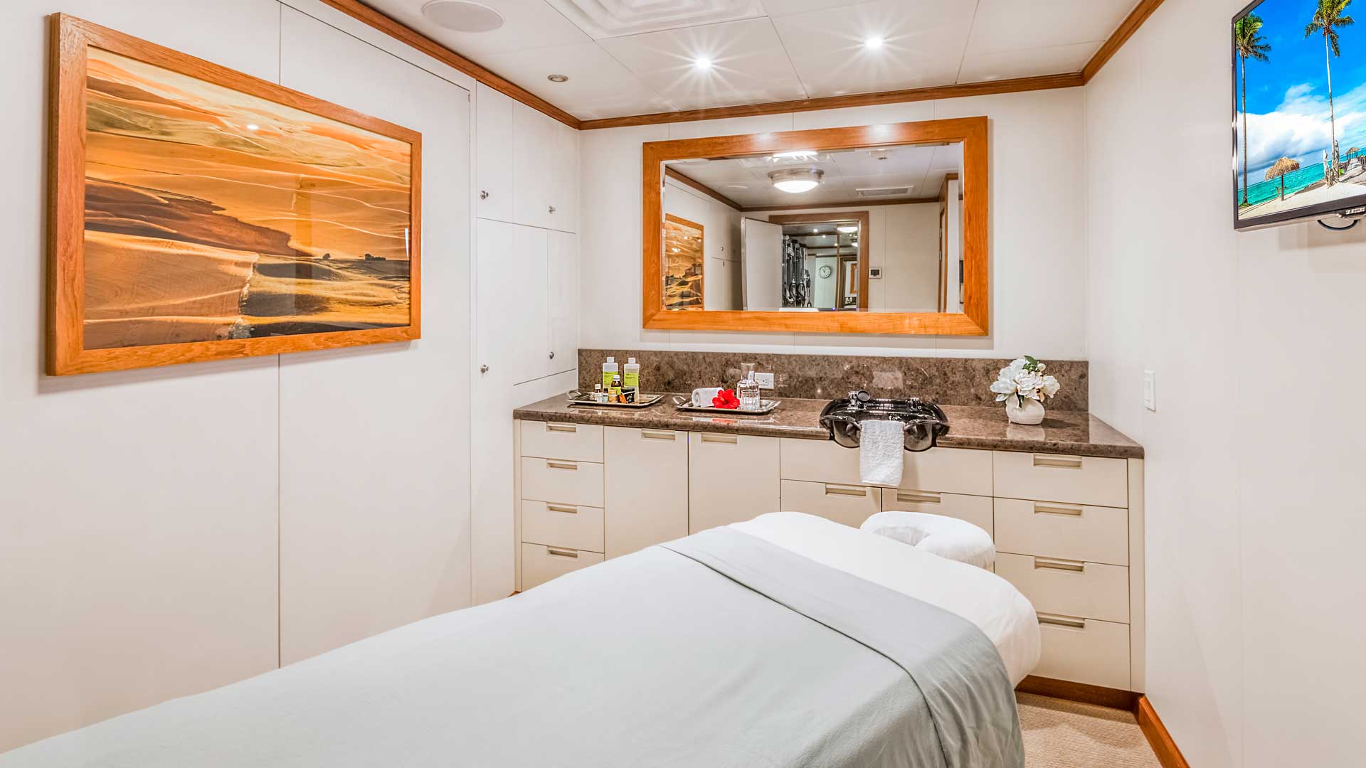 EYOS Expeditions | Yacht Interiors | SuRi Treatment Room