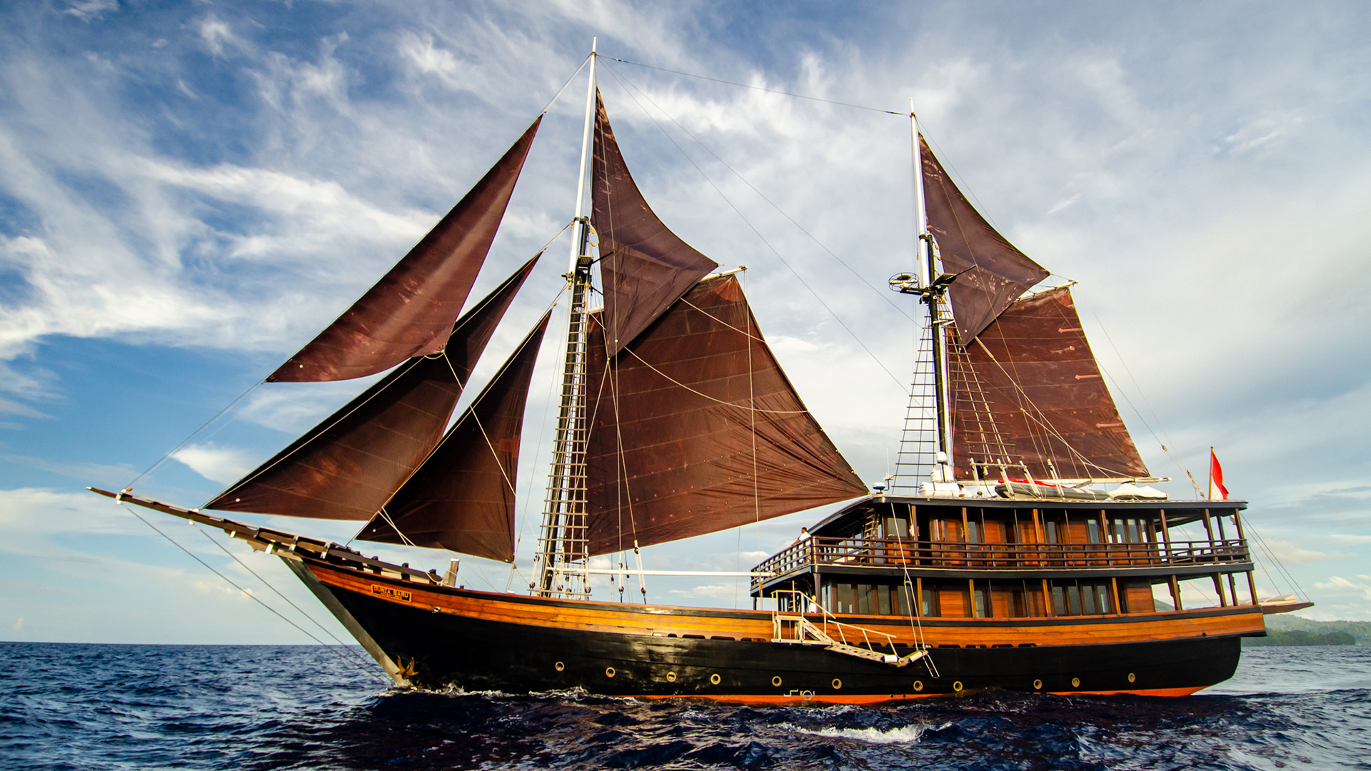 Dania Barun | Sails | EYOS Expeditions